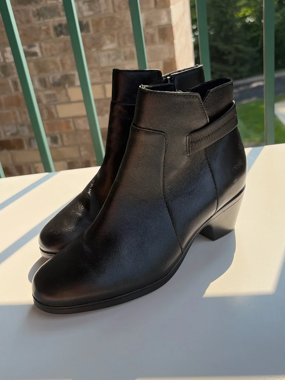 ✨🖤 Clarks Collection Black Leather Ankle Booties Low Block Heel Side 9 Zip Chic